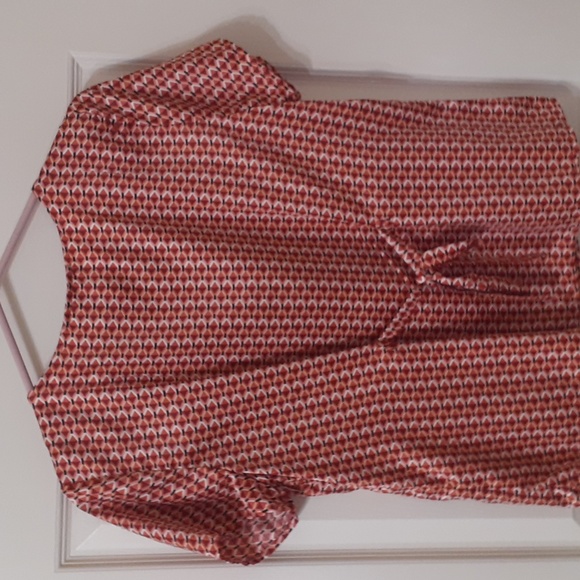 🌻5 for $20 NWOT satin feel blouse - Picture 2 of 6